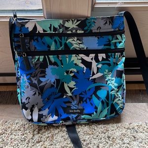 Like New Vera Bradley Crossbody Bag